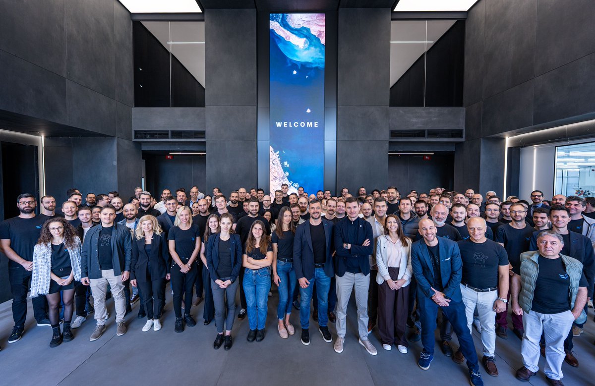 Българският спътников производител EnduroSat успя да си осигури ново финансиране от $140 милиона, което ще позволи увеличаването на неговата производствена мощност! 

cosmos.1.bg/space/2025/10/…