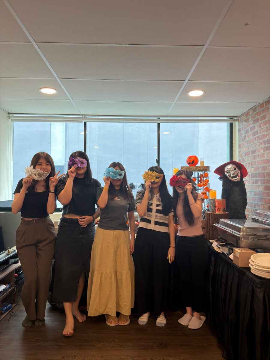 Declarators_'s tweet image. This year, we also celebrated Halloween with a festive office makeover and a spooktacular Halloween-themed buffet lunch!

Team Declarators wishes everyone a fun, thrilling, and spooky Halloween 2025! 🎃

#Declarators #Halloween2025 #DeclaratorsCulture