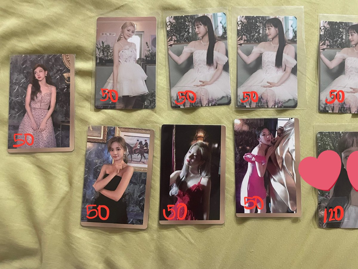 orbzens's tweet photo. choerry flip that ver A&amp;D SOLD
chuu flip that ver B SOLD https://t.co/g8vJLORycq