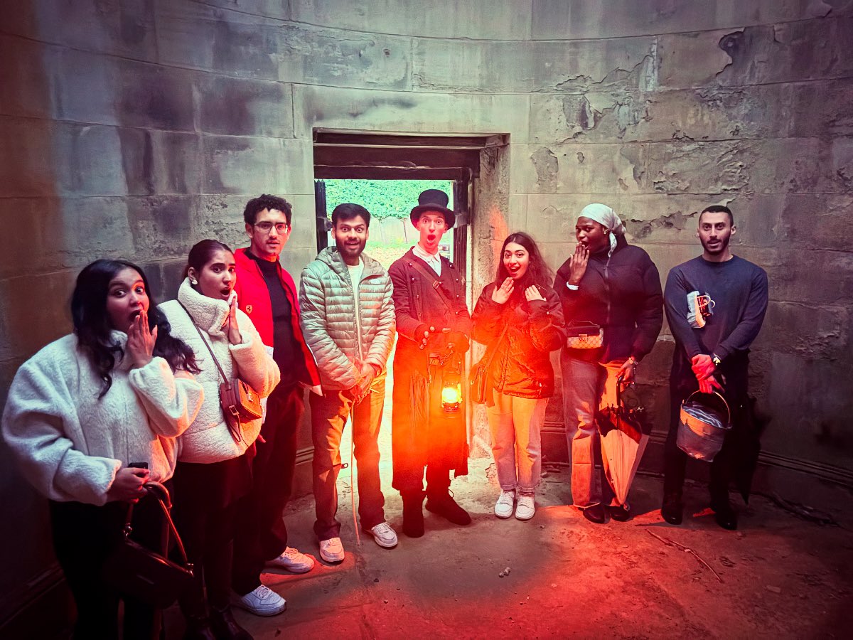 Bespook tour with <a href="/LivUni/">University of Liverpool</a> <a href="/UoLManSchool/">UoL Management School</a> students yesterday afternoon 🎩 such a delectable dance to the darkside… 💀 Thankyou all for joining us 💀

🌺 Gather Ye Rose Buds while Ye May! 

Join us for Performance, Philosophy and Play!

🎟👇🏻 BOOK NOW 👇🏻🎟

🕸