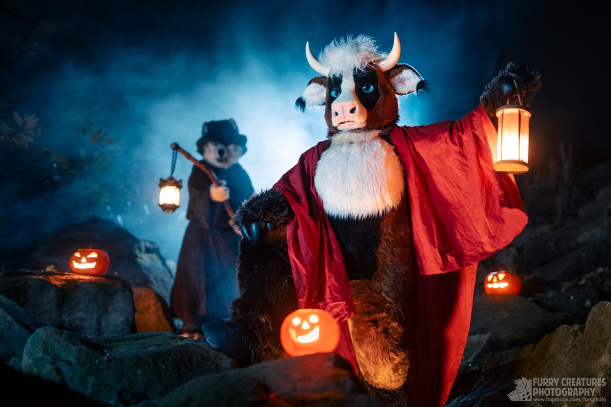 If the mist starts whispering your name, don’t answer. Just follow my light.

What about you, do you celebrate Hallowyeen? Do you like the aesthetics? And most importantly - do you hear voices in the mist?

🐮 Muu 
🐺 <a href="/ZenAku_wolf/">ZenAku</a> 
✋ <a href="/Mira_The_Sheep/">Mira_OwO 🍜🐉</a> Puma