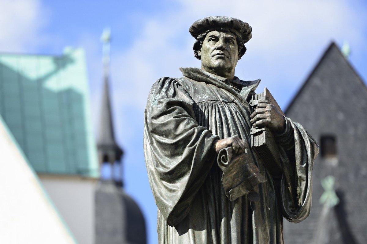 Sehr geehrte Damen und Herren,

zum Reformationstag gedenken wir Martin Luther, einem Mann von tiefem Glauben und unerschütterlichem Mut, der mit seiner reformatorischen Tat vor über 500 Jahren die Welt veränderte. Luther steht für Werte, die gerade aus konservativer Sicht heute