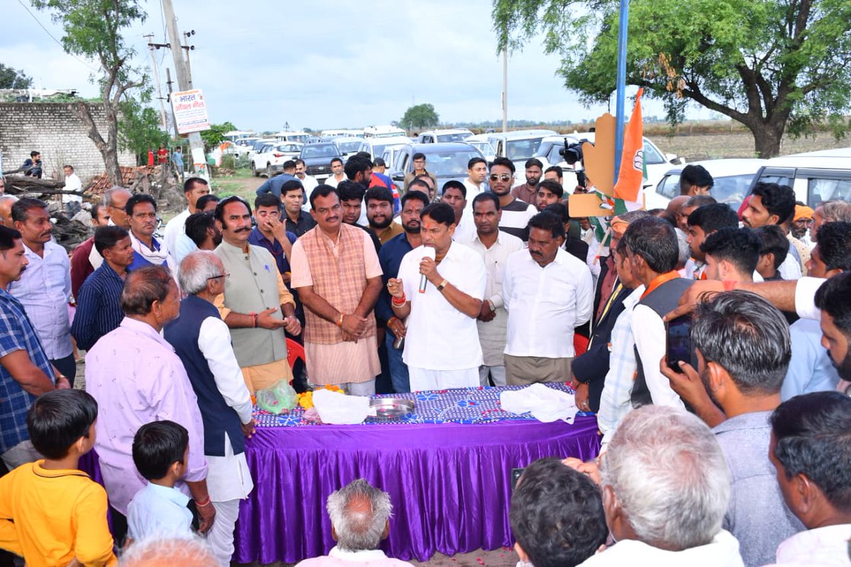 PramodBhayaINC's tweet image. 📍 जनसंपर्क  मोलखी..!
गांव - ढाणी में जनसंपर्क के दौरान आपसे मिल रहे आशीर्वाद के लिए आभारी हूं। 
#PramodBhaya #Anta #Mangrol