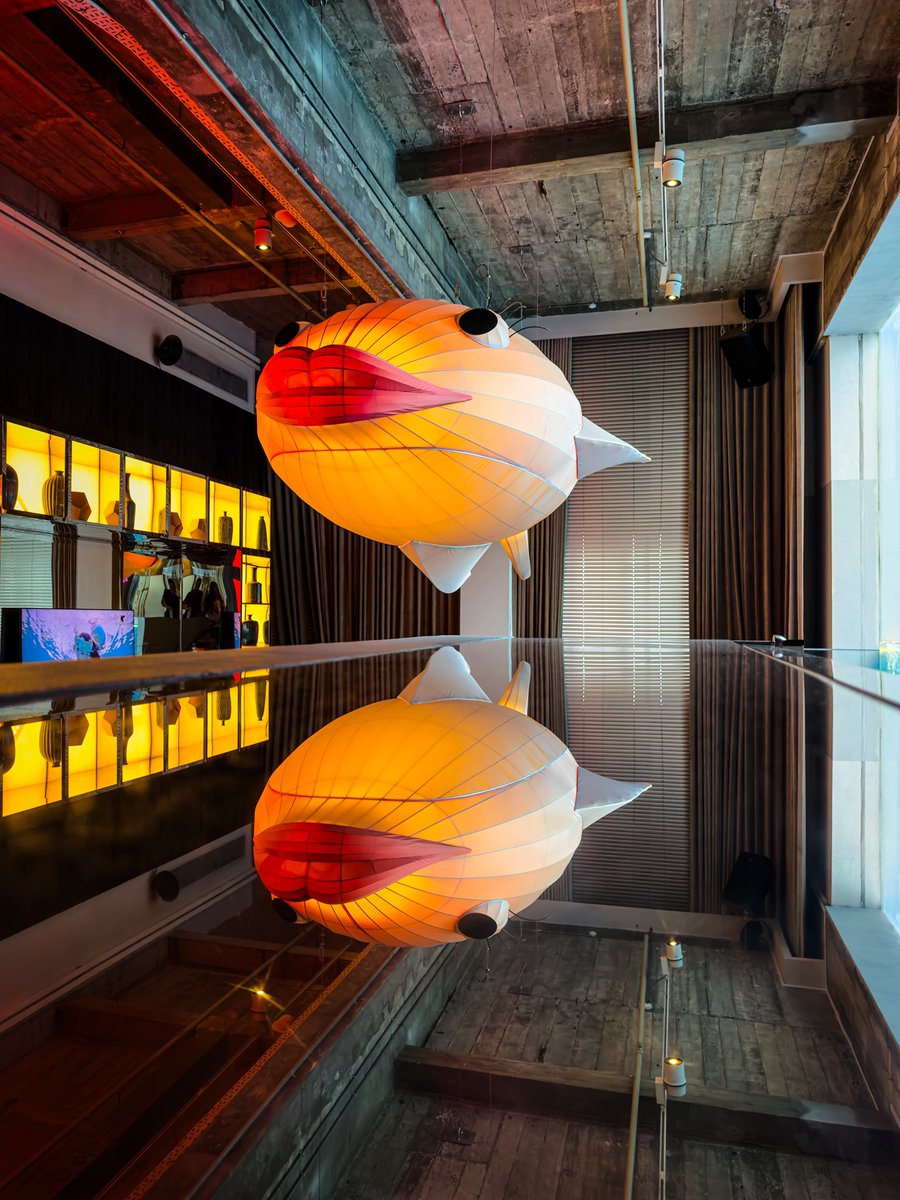 javanng's tweet image. Catch the magic at Fish Pool at The NCO Club – where the giant fish lantern light up the night &amp;amp; the mermaid show at 7:15pm steals the spotlight. 🐠✨ Dive into an unforgettable evening. 💫

#FishPoolSG #NCOClub #SingaporeNights #marriottbonvoy #singapore #sgbar @JWMarriottSG