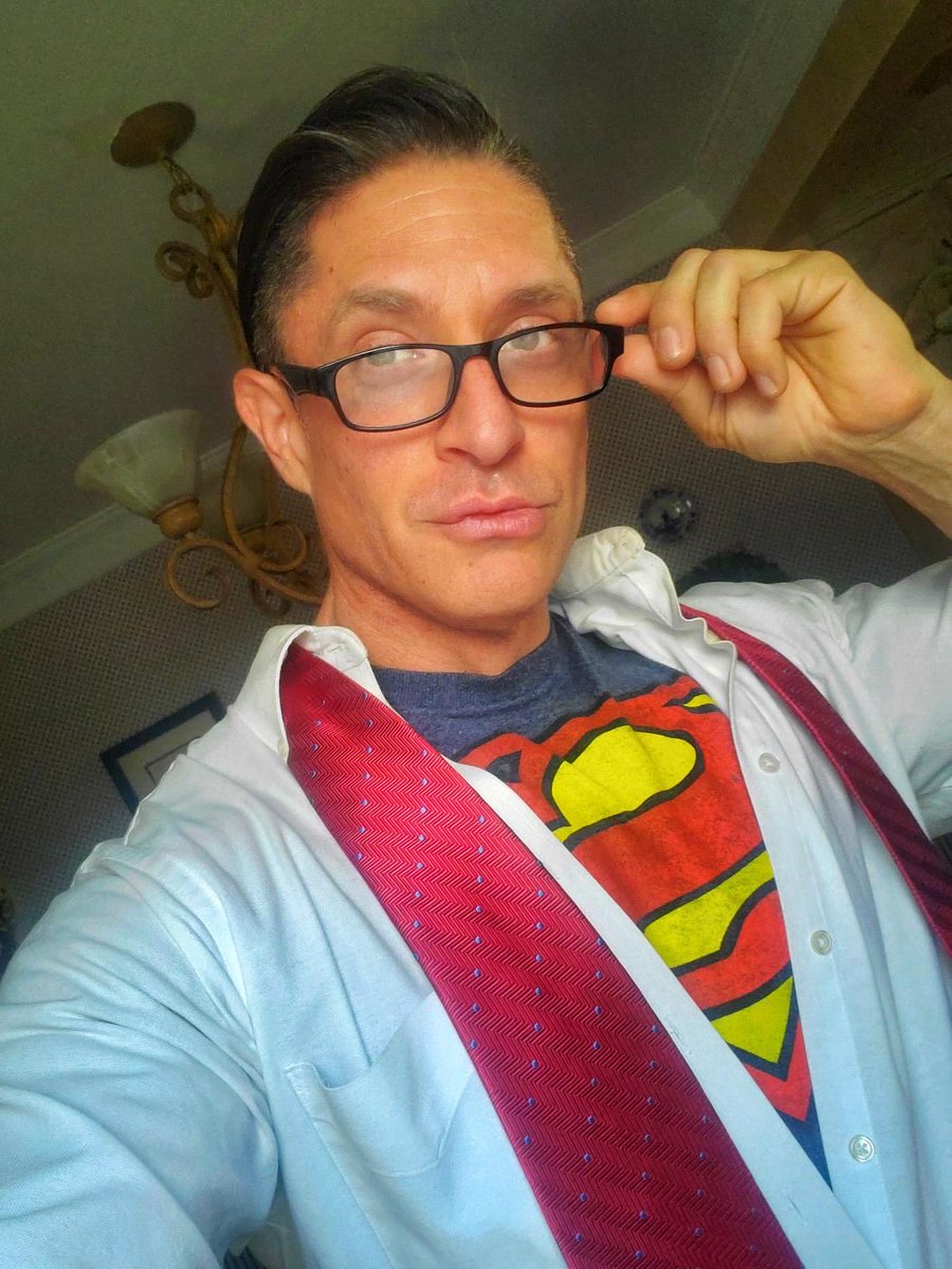 bodysoleinc's tweet photo. Happy Halloween, my friends! 🎃

#Halloween #Halloween2025 #comtentcreator #model #fitnessmodel #SUPERMAN #ClarkKent https://t.co/BJzlrSQ2uy