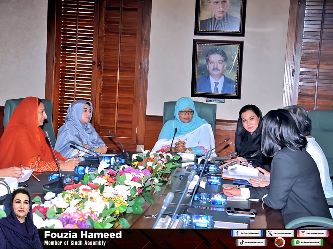 DrFouziaHameed's tweet photo. رکنِ سندھ اسمبلی ڈاکٹر فوزیہ حمید نے چیئرپرسن قومی کمیشن برائے خواتین سے ملاقات میں صنفی مساوات، خواتین کی فلاح اور فیصلہ سازی میں نمائندگی بڑھانے سے متعلق اہم نکات پر تبادلۂ خیال کیا۔ اس موقع پر دیگر اراکین اسمبلی بھِی موجود۔
#MQMPakistan #FouziaHameed #PS110 #WomenEmpowerment #WomenInPolitics #InclusiveGovernance #Karachi #Pakistan