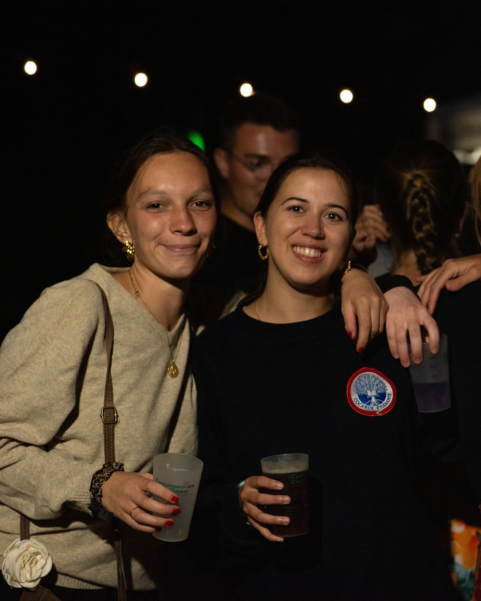 Derrière chaque événement, il y a des visages. Des rires. Des voix. Des amitiés qui naissent.

Chez Academia Christiana, ce ne sont pas des slogans, mais des histoires humaines.
Des jeunes venus de toute la France — parfois seuls, souvent curieux, toujours en quête de sens.

Ils