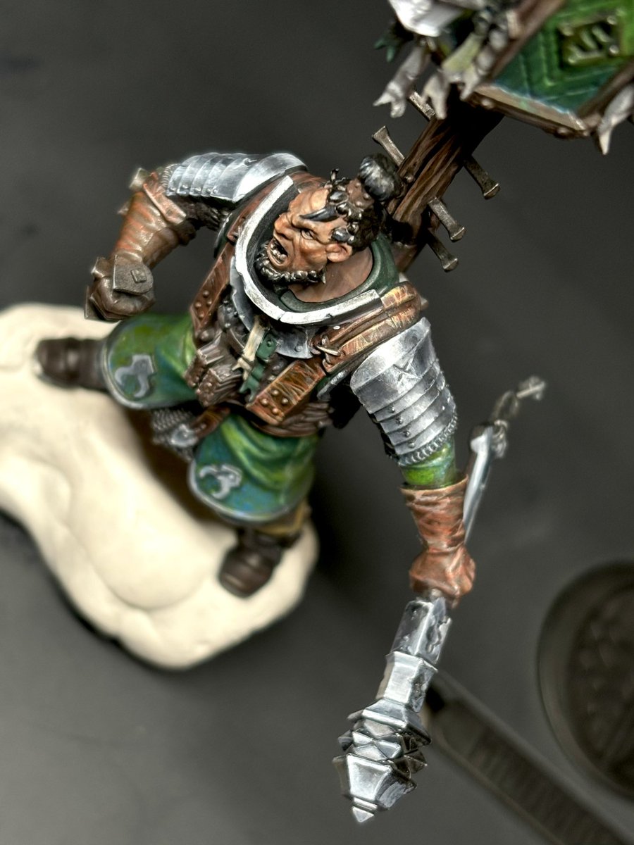 archaic_star's tweet photo. Fusil Major on Ogor Warhulk wip
アーマーと革、布を塗っています。いろんなテクスチャ表現に挑めて楽しいモデルです！

#ウォーハンマー 
#WarhammerCommunity 
#citiesofsigmar https://t.co/VPx06oHRfi