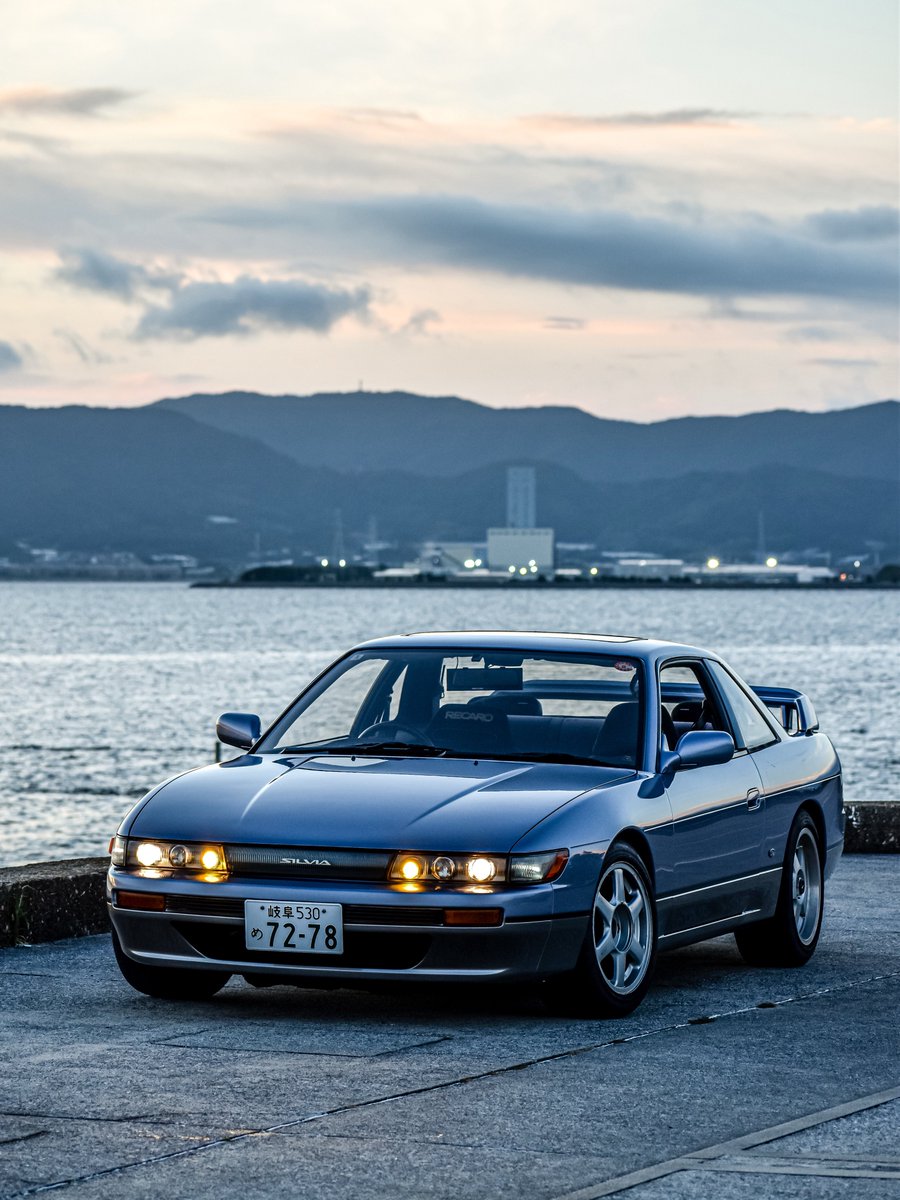 bnr32_se3p's tweet photo. ツイーターとウーハーつけたら通勤楽しくて仕方ない。
オートマ、サンルーフ、音響で完全デートカーになったから本来のシルビアの使い方よね😋 https://t.co/PaNVyXNfjY