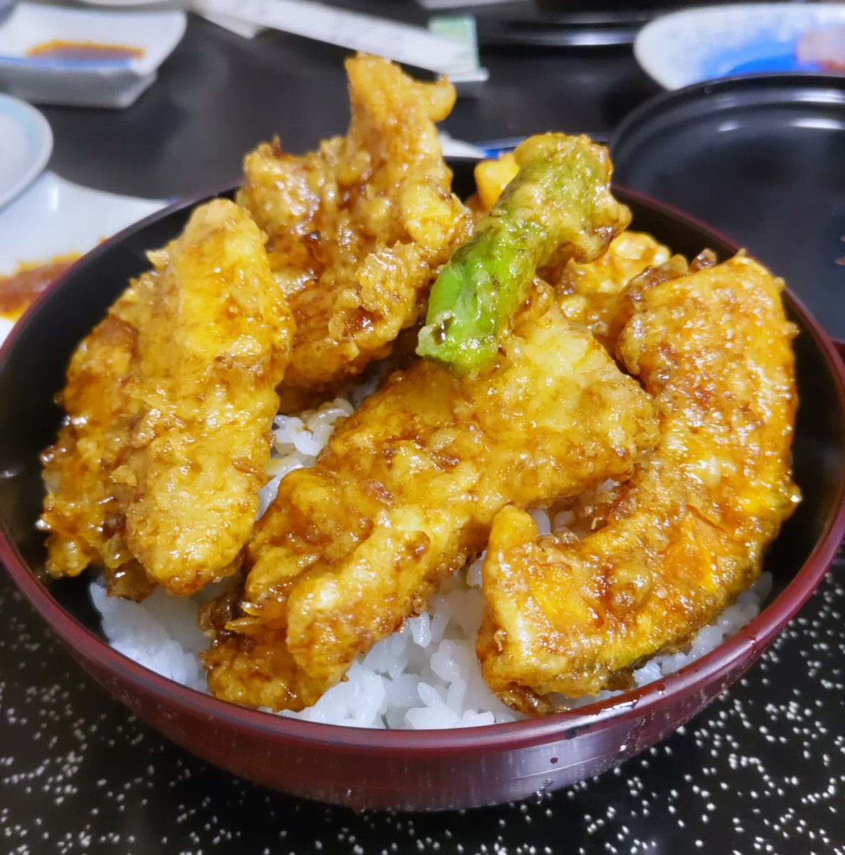 Sickboymonkey's tweet photo. ナマズ料理食べに割烹ますやに行って来た〜凄い美味しかった😋 https://t.co/TdfNrgGLoc