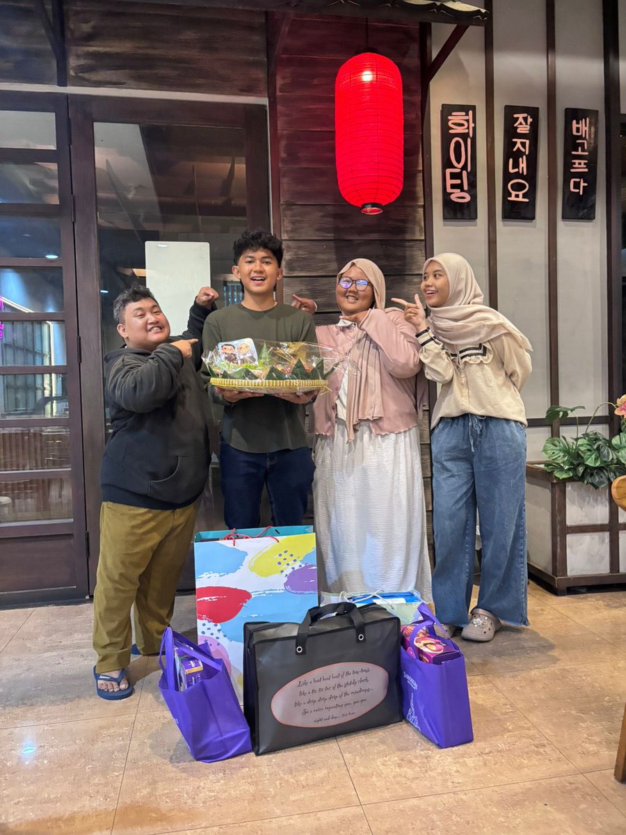 madebyshunda's tweet photo. selamat ulang tahun, Nicholas! ninavers dikasih long text di ch whatsapp😭🫶🏻 https://t.co/uv1EOUQACk