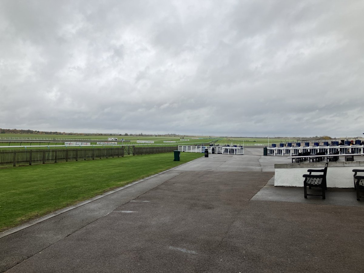 mikewhitesport's tweet image. 🏇🏻 It’s a bit wet &amp;amp; windy but got myself back to @NewmarketRace after way too long without coming to the home of racing.

Hoping @swanster66 brings @bbcburnsy and me his usual luck.

#Newmarket #racing #RowleyMile
