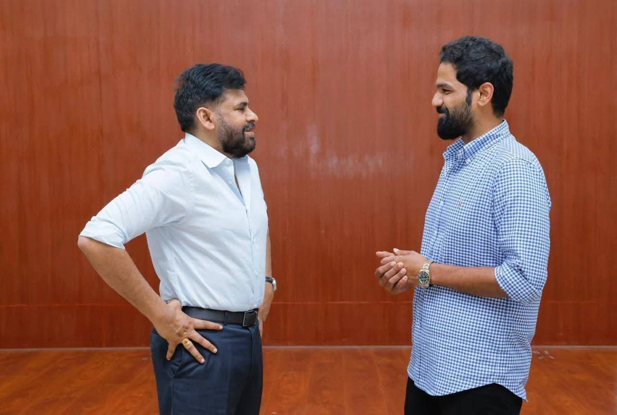AndhraPKFans's tweet photo. Ganta Srinivasa Rao garu’s son Ravi met Deputy Chief Minister Shri @PawanKalyan garu.
A cordial interaction reflecting mutual respect and goodwill.

@APDeputyCMO @Ganta_Srinivasa
#PawanKalyan #Janasena https://t.co/iQySE9pZNV