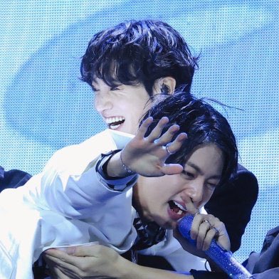 His Jin hyung smile is back!!!
Jinkook is jinkooking again 

#jinkook #kookjin