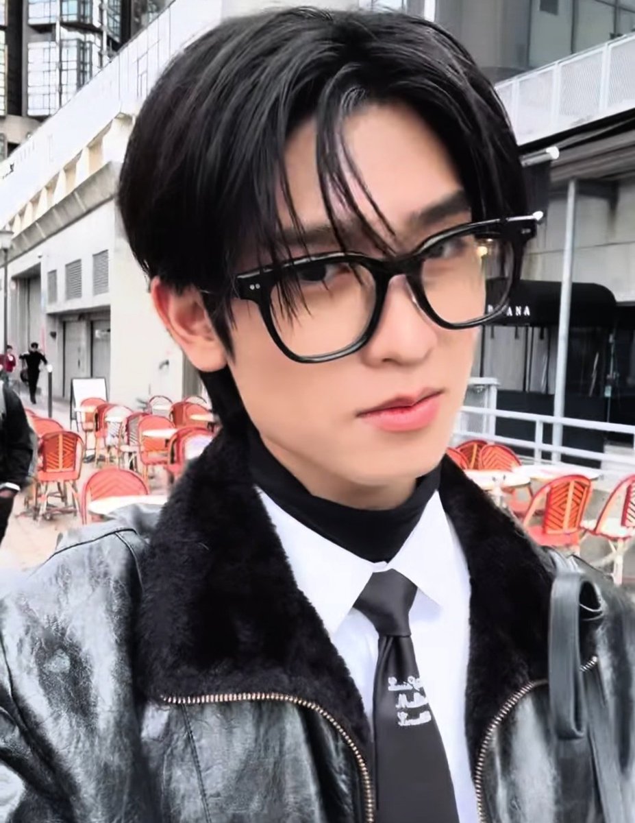 glasses, come here 🫠