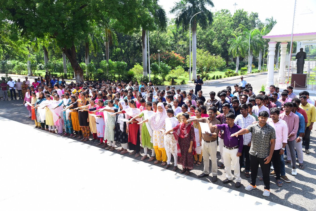 PeriyarVarsity's tweet image. 🇮🇳 National Unity Day 🤝
Periyar University observed National Unity Day on 31.10.2025, marking Sardar Vallabhbhai Patel’s 150th Birth Anniversary. The pledge was led by Dr. R. Subramani. 🌟
#PeriyarUniversity #NationalUnityDay #SardarPatel #UnityInDiversity
