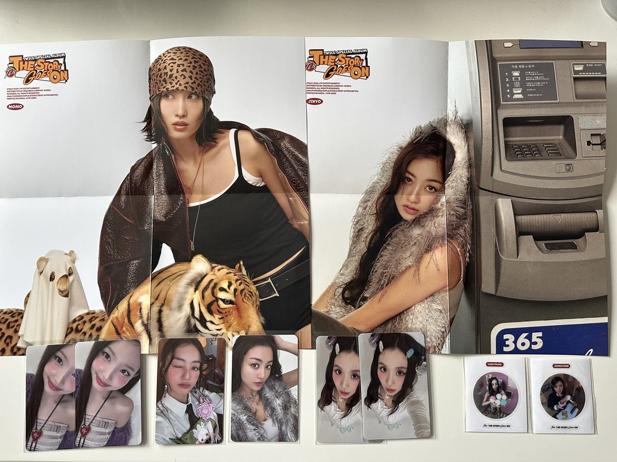 Tm_SnDh125's tweet photo. TWICE オフラインくじ THE STORY GOES ON 交換

譲⇒画像のもの
求⇒サナ>ダヒョン

同種で交換求めています。
求めと譲りを提示の上リプお願いします🙇‍♀️ https://t.co/XospUuX2ui