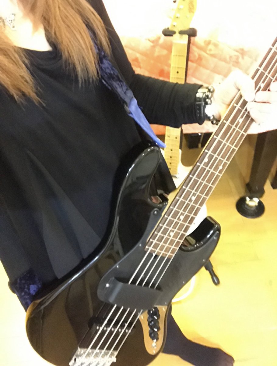 alphaerialkanon's tweet photo. あしたは岐阜ふるさとまつりで演奏たい😤
指揮振ってベース弾いてまーす🎼🎸
その前日が終日出張…て😩

とりあ、帰ってきてやっと練習できるわ…
え。あしたやねんけど💧
朝、みんなと合わせよ…💦 https://t.co/gIOQtr87ua