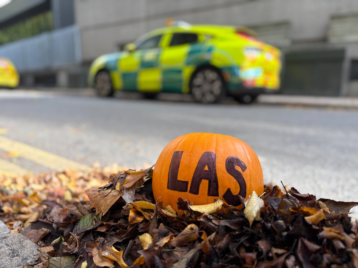 London Ambulance Service tweet media