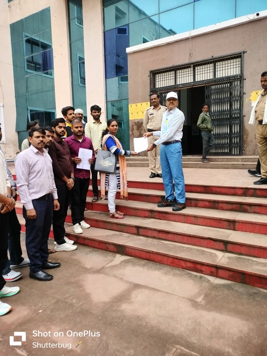 SatishM32529887's tweet photo. प्राथमिक शिक्षक चयन परीक्षा-2025 मे 25000 पदवृद्धि की मांग को लेके मप्र के भिन्न-2 जिलों में @CMMadhyaPradesh के नाम ज्ञापन सौंपा 
इसी क्रम में #ग्वालियर जिले में भी दिया 

@DrMohanYadav51 @udaypratapmp @schooledump @WelfareTribal @HIRA_ALAWA
@KrVijayShah

#VARG3_post_25000_karo https://t.co/En6ahKaaDL