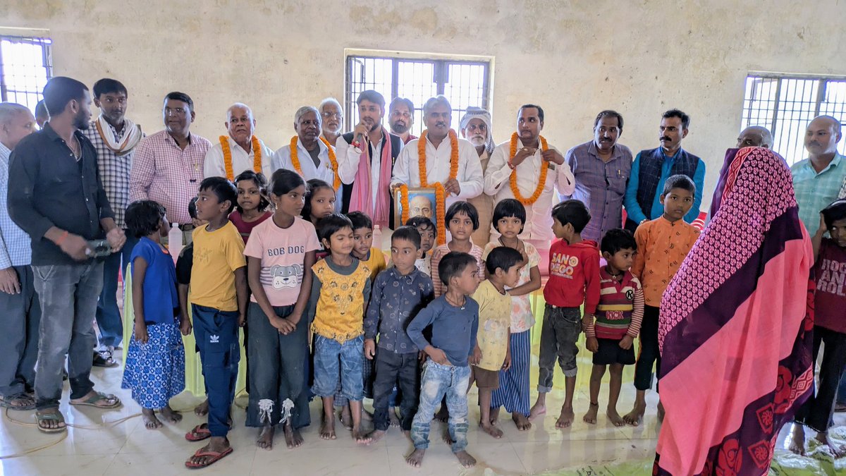 amitjnp76's tweet image. 🇮🇳 आधुनिक भारत के निर्माता, भारत रत्न लौहपुरुष सरदार वल्लभभाई पटेल जी की 150वीं जयंती
ग्राम सभा गंगापट्टी भुवालापट्टी के सामुदायिक भवन में बड़े हर्षोल्लास के साथ मनाई गई। 🙏
कार्यक्रम की अध्यक्षता 🎩 श्री गजराज पटेल जी ने की और संचालन 🎤 श्री रजनीश मिश्रा (पूर्व जिलाअध्यक्ष,…