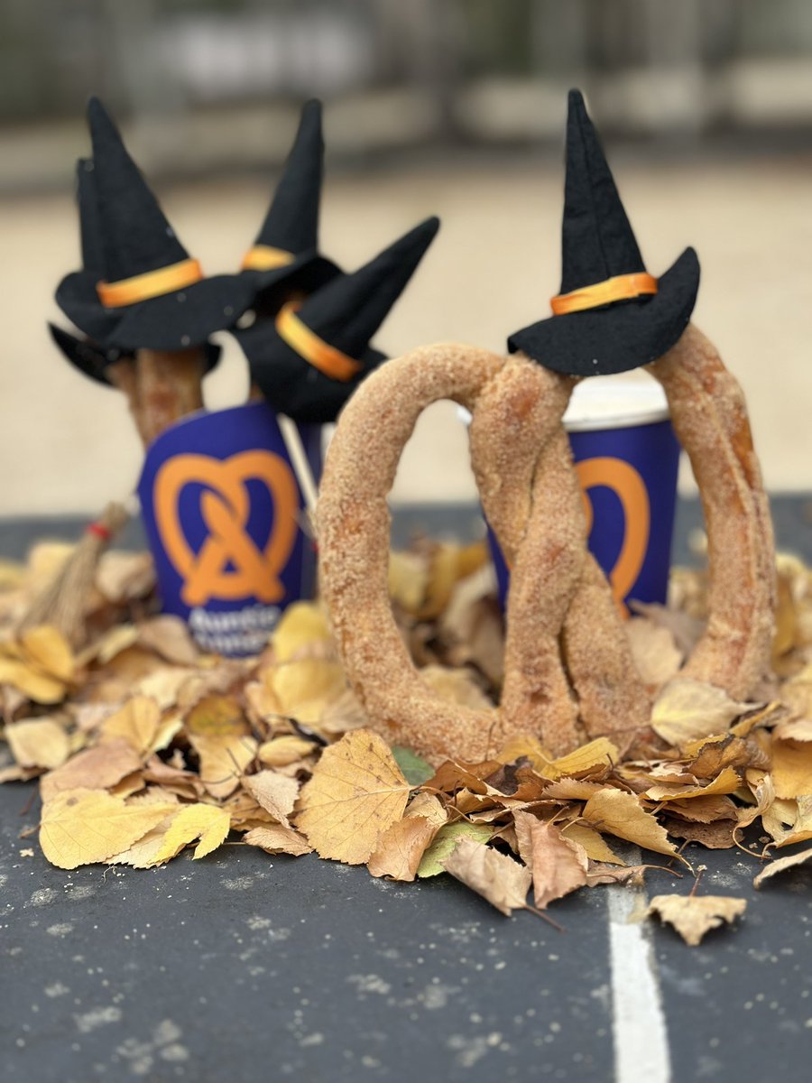Something twisted this way comes 🥨🎃👻🧹 Happy Halloween Pretzel Pals 😀