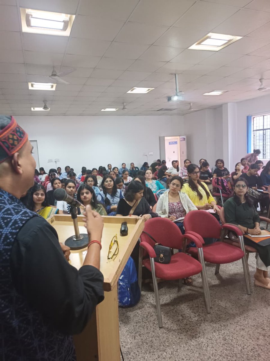 ncert's tweet image. 𝐔𝐬𝐞 𝐨𝐟 𝐃𝐢𝐠𝐢𝐭𝐚𝐥 𝐄𝐝𝐮𝐜𝐚𝐭𝐢𝐨𝐧 𝐈𝐧𝐢𝐭𝐢𝐚𝐭𝐢𝐯𝐞𝐬 𝐢𝐧 𝐄𝐦𝐩𝐨𝐰𝐞𝐫𝐢𝐧𝐠 𝐓𝐞𝐚𝐜𝐡𝐞𝐫𝐬 𝐟𝐨𝐫 𝐭𝐡𝐞 𝐅𝐮𝐭𝐮𝐫𝐞
On October 30, 2025, CIET-NCERT, under the aegis of the Ministry of Education, Government of India, conducted a Faculty Development…