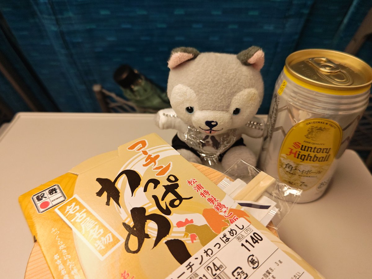 アトリエの前で