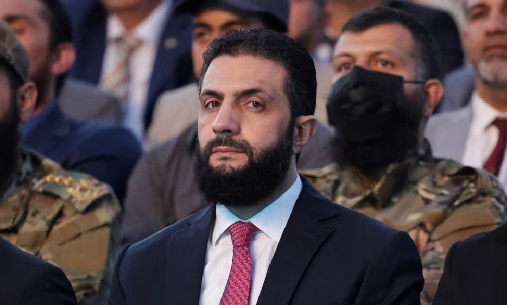 Alabidmedia's tweet photo. د رویټرز د راپور له مخې، د سوریې و��سمشر احمد الشرع خپلو  چارواکو ته سخت اخطار ورکړی دی چې د شخصي شتمنیو او د جېبونو د ډکولو په هڅه کې مه اوسئ، ځکه دا د انقلاب له موخو او ارزښتونو سره په ټکر کې ده. 

پوره خبره دلته ولوئ! 👇
https://t.co/MEbaTg35Ek https://t.co/lyzdhfzqmo