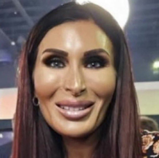 Good morning ☀️ 

Happy Halloween 🎃 everyone.

A 💙 or a scary photo?