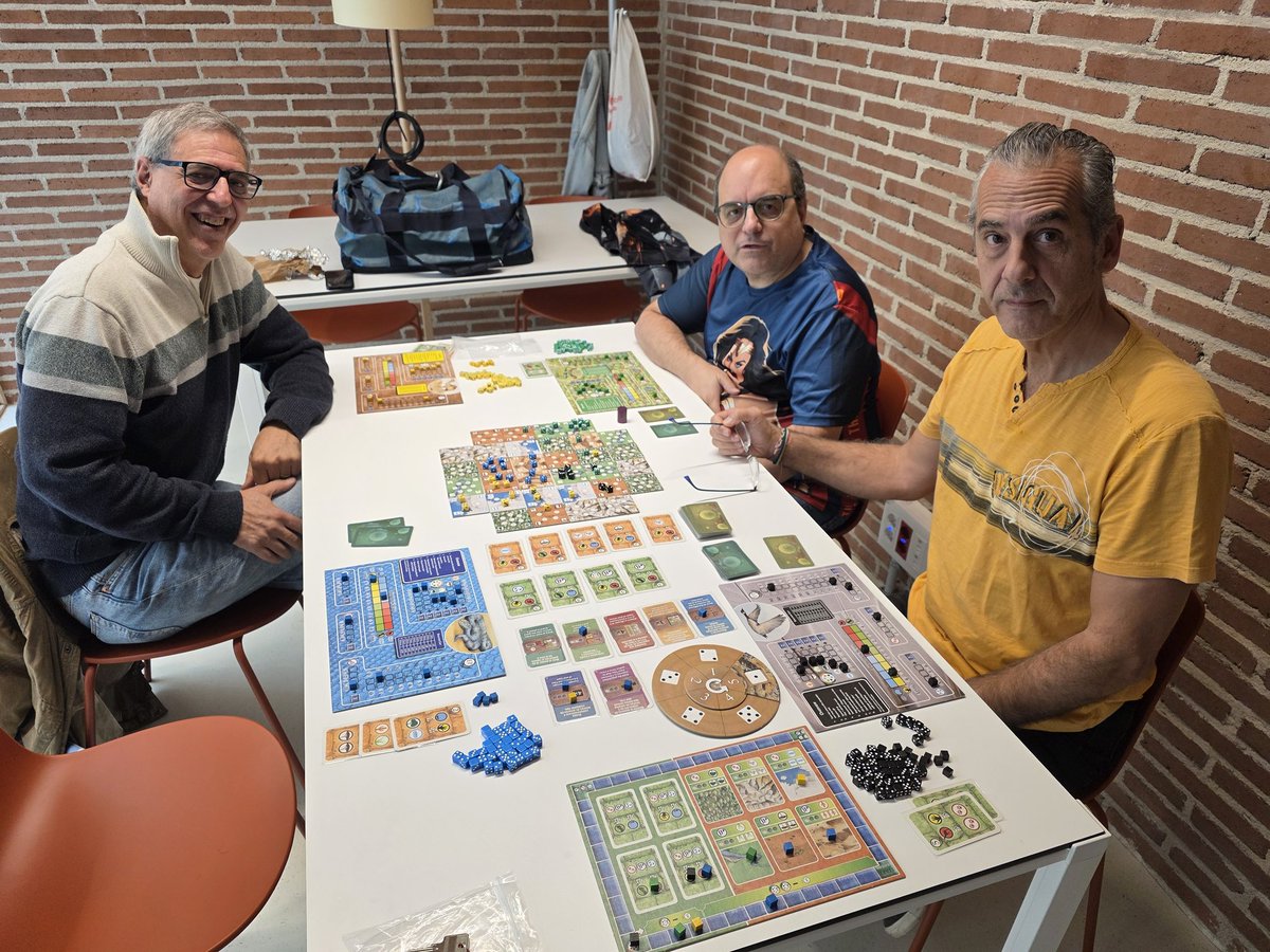 Club Silmaril tweet media
