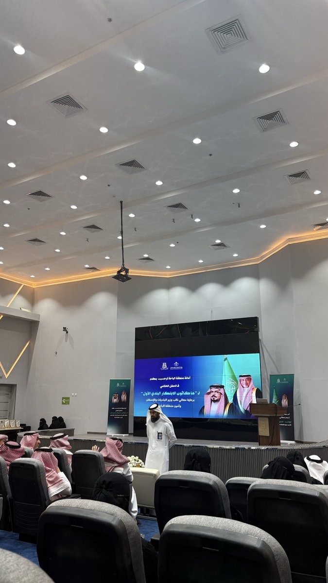 bm7m9's tweet photo. «عسى ايامي في نواصيها الفرح معقود
 عسى حظَّي ليا كبرت يجمِّلني بمواقيفه» https://t.co/vzK4MbsLL6