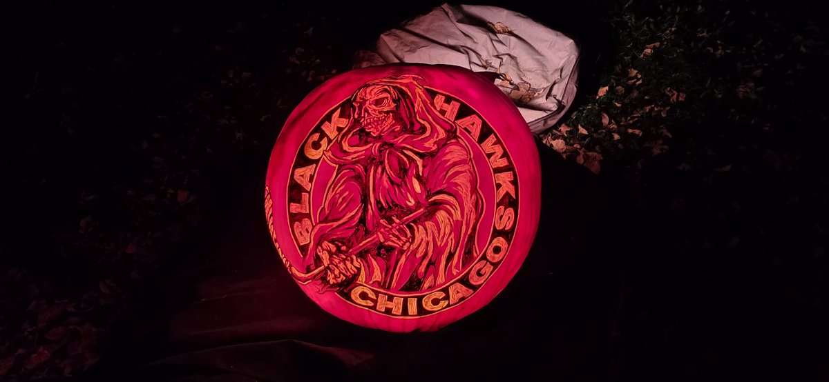 BarnstormerHQ's tweet photo. The Grim Reaper takes the ice. 🏒💀

The Chicago Black Hawks pumpkin from Night of 1,000 Jack-O’-Lanterns — a chilling finish to my Sports in Pumpkin Light series.

Happy Halloween, Chicago! 🎃
#ChicagoBlackhawks #BarnstormerHQ #Halloween #NightOf1000JackOLanterns #SportsArt https://t.co/zH4ImdRvsV