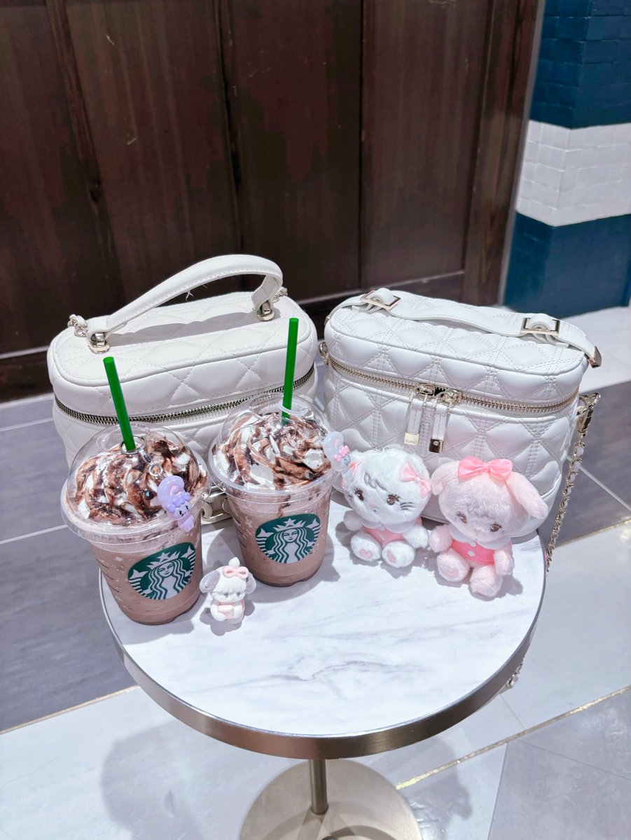 nanachan_9797's tweet image. 元画像が1番右のやつなんですけど
Meituのフィルターを使って、真珠白80➡️真珠白80➡️真珠白30➡️桃ピンク80
だったと思います❣️
過去画なので完璧にこれ!ってことは無いんですけど近いとは思いますᐡ⸝⸝⊃ ·̫ &lt;⸝⸝ᐡ💘⭐️
基本フィルターは真珠白か桃ピンクしか使ってないです!!🍑🩷