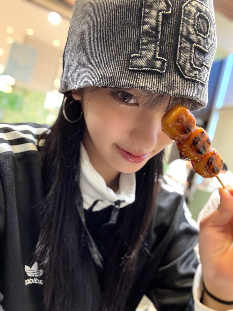 ᅠ
꒰ა𓂋໒꒱ My favorite dango selfie ⋆🍡
complete with the best treat! Walking
around  in  this  colder  weather  really
makes   me   crave   something   sweet.
Naya,   remember   that   I   love   you.
have   a   nice   day ! ❤️
ᅠ