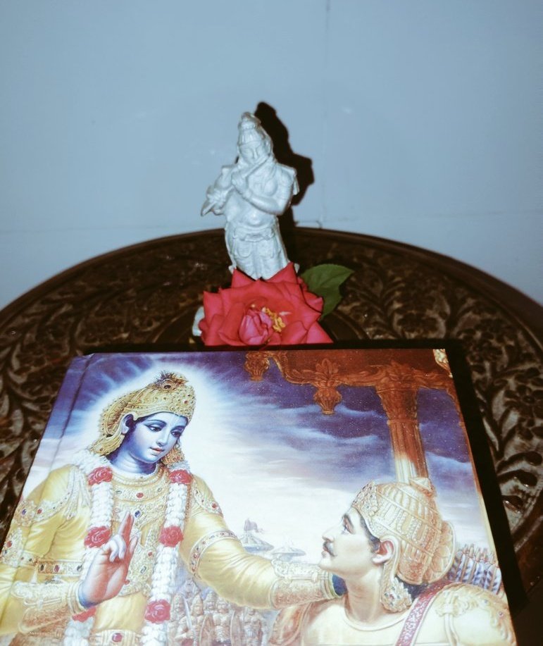 हे माधव!इस रूह ने किया तुझसे रूहानी इश्क़!
अब ना में शेष रही ना "में" रही!
बस तू ही तू प्रतिष्ठित..!♥️

#इश्क़_ए_हकीकी✨
#में_और_मेरी_बाते 
#My_click
#SpiritCaptured📷