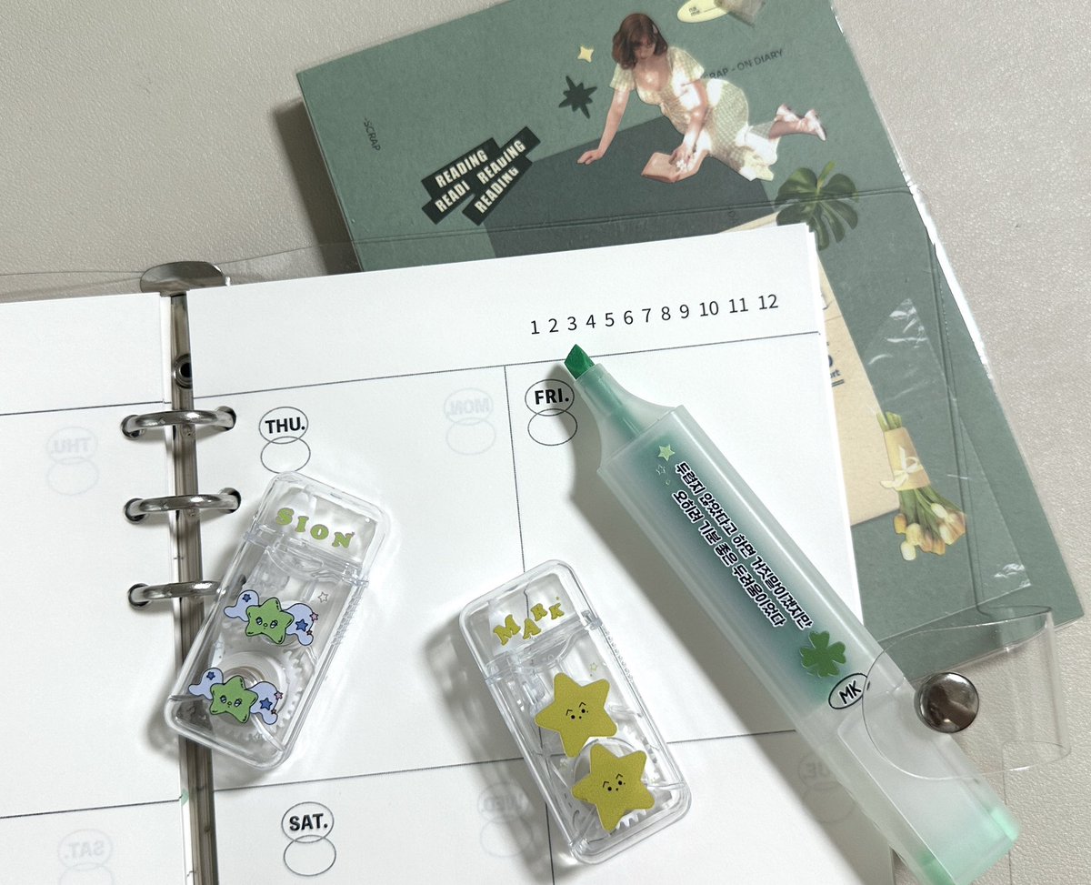 03210321__'s tweet image. 혹시 배송비 천원만 부담하고 받으실 분 계신가요..?? 
이 글 알티 해주신 분들 중에 5~6분 뽑아서
형광펜 2개씩 보내드릴게요!

당발은 이번주 주말에 하겠습니다
팔로워 한정이에요‼️

멤버는 랜덤입니다😭 
댓글로 최애 적어주시면 최대한 반영할게요!