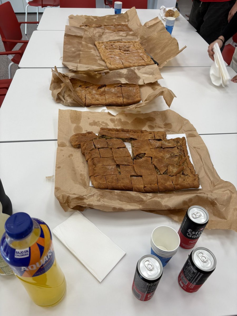 Estamos tan contentas de ver como valorades o que facemos que non temos palabras. <a href="/LangarillasHG/">JoséHGómez🍀</a> desde Alicante! Reuniones de traballo con #EmpanadasdeOusá