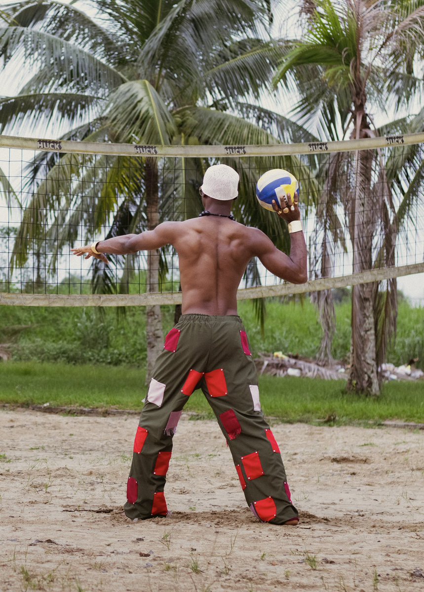 Darok_ng's tweet photo. Pants of the year! https://t.co/znjUTc12RP