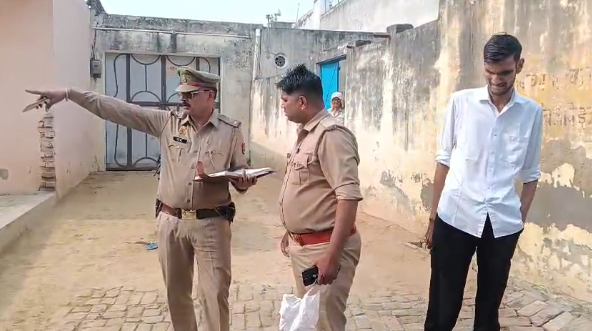 IndiaNewsUP_UK's tweet image. #Muzafarnagar में दिनदहाड़े फायरिंग से मचा हड़कंप, बाइक सवार बदमाशों ने युवक पर बरसाईं गोलियां, गंभीर हालत में घायल दीपांशु को मेरठ रेफर, एसएसपी मौके पर पहुंचे, पुलिस ने शुरू की जांच
#Firing #GunAttack #Shootout #indianewsupuk
@muzafarnagarpol