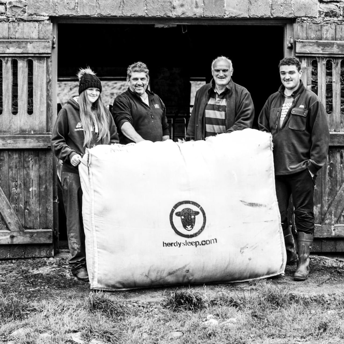 From the rolling hills of the Lakes to the heart of your home 🐑
Every Herdysleep mattress is filled with #Herdwickwool sourced directly from local farmers.
Because when you sleep surrounded by nature’s finest materials you wake up feeling truly refreshed.
herdysleep.com