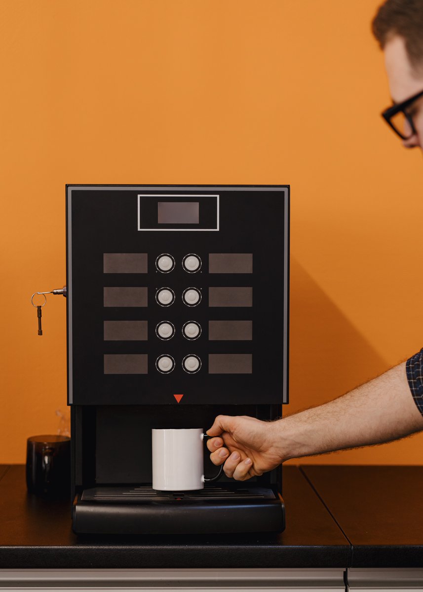 ☕ ¿Sabías que la primera webcam nació por amor al café?
A veces basta una idea sencilla y el deseo de compartir con los demás para lograr una solución tecnológica que mejora nuestra vida diaria.
¿Quieres saber cómo surgió? Léelo aquí 👉n9.cl/2ins1