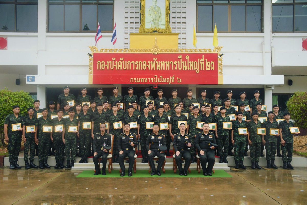 artillery623's tweet photo. พิธีอำลาธงชัยเฉลิมพลและมอบใบประกาศเกียรติคุณแก่ทหารกองประจำการ ”💂‍♂️🇹🇭
      ป.6 พัน.23 จัดพิธีอำลาธงชัยเฉลิมพลและอำลาผู้บังคับบัญชา พร้อมมอบใบประกาศเกียรติคุณแก่ทหารกองประจำการ ใน 1 พ.ย. 2568
    
#BootCamp69
#กองทัพบก
#กองพันทหารปืนใหญ่ที่23
#กรมหทารปืนใหญ่ที่6 
#กองพลทหารราบที่6 https://t.co/tXGsN3y2pK