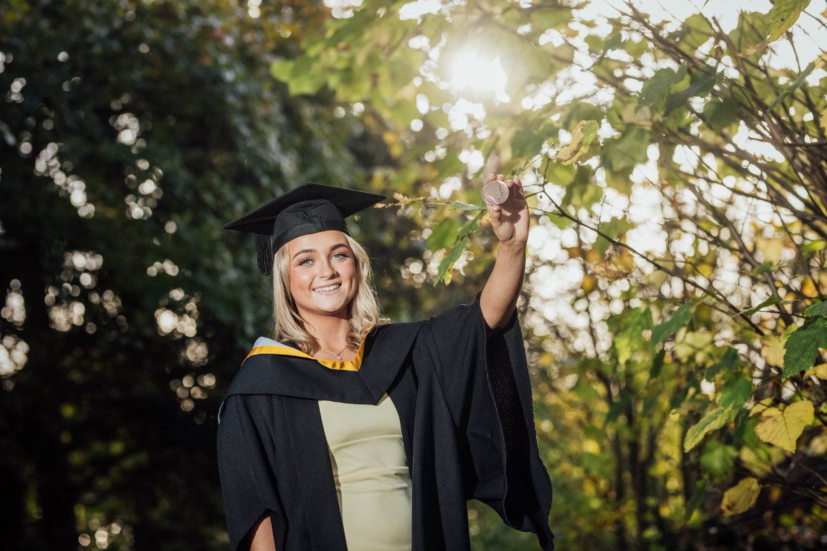 ASM_Limerick's tweet image. Congratulations to past #ASM student Rachel Plunkett (#ClassOf2021), on earning multiple awards at last week's @MICLimerick graduation ceremonies. Rachel won the French Embassy Prize, as well as awards for top results in French Studies and Geography. 💙

📸 Brian Arthur
