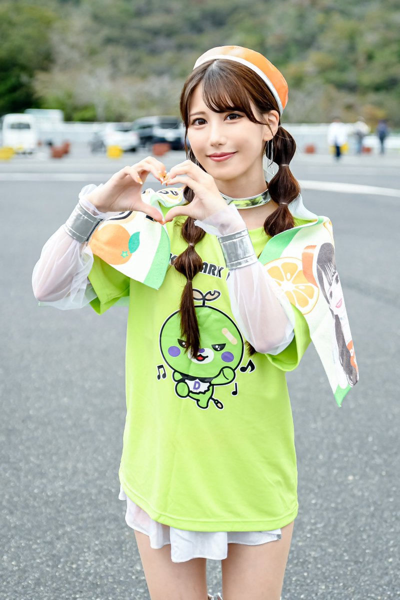 naottie_swcs's tweet photo. 10/26 #スーパー耐久 #岡山国際サーキット
このファンサタイムも伊達ちゃんが可愛いあまり、安定の無限ループかましてたんだけど、毎回ホントたくさんの可愛いを見せてくれて、デコ擦り付けて土下座感謝したいくらいでしたね、ハイ。←
#伊達望 さん(@mnn_ccc)
#村上モータース
#QueensAngels
#伊達藩 https://t.co/wb8eX6ycE9