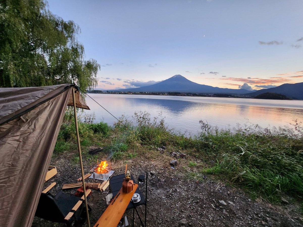 1972Redsun's tweet photo. 金曜｢ADIEU LAMI｣
オープンしてまーす！

｢Mt.Fuji｣に癒されたサトシが朝まで皆様のご来店をお待ちしております！ https://t.co/iiZFjJEwJT
