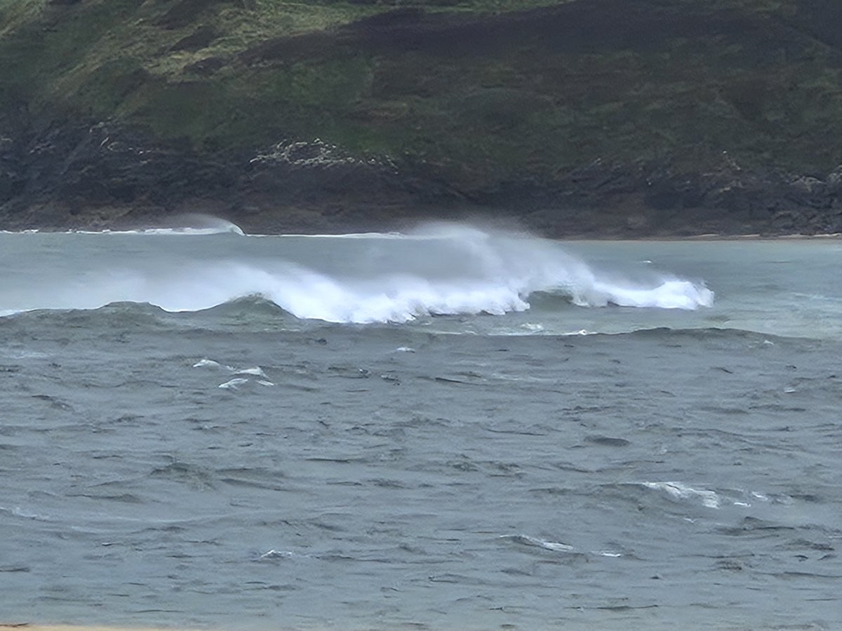 QuayArtPadstow's tweet photo. Strong winds and proper waves today #TheCamelEstuary #Padstow #StepperPoint #Rock
@Intocornwall @Westcountry @Cornwall_Coast
@Devon_Cornwall @iloveukcoast @WendyMounce https://t.co/PEhD4t1D89