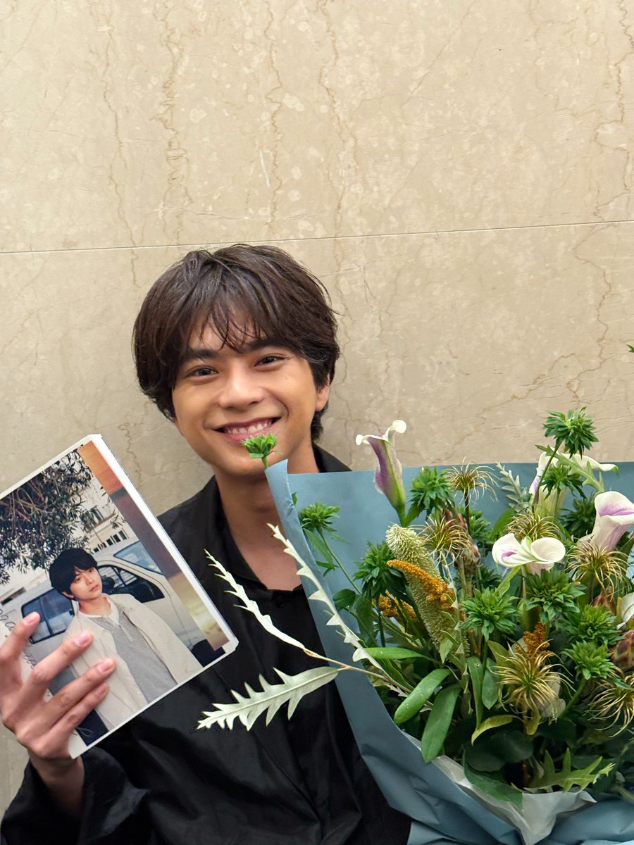 佐藤勝利、29歳誕生日と入所15周年祝福 初写真集『A Bird on Tiptoe』発売