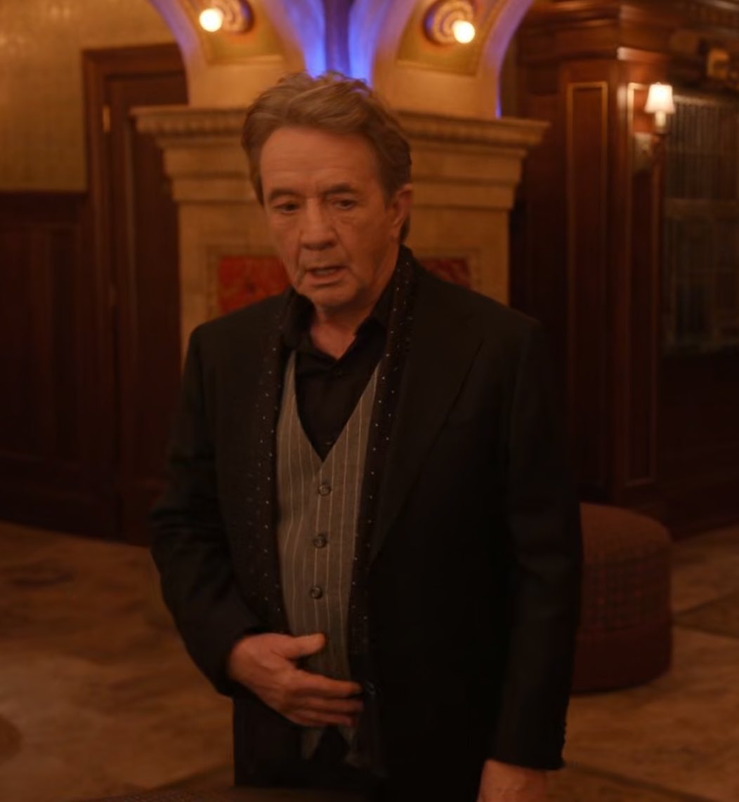 oliretta1890's tweet image. oliver protecting his lil belly 🥺🤏#omitb