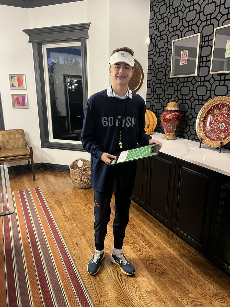 Holly Harris tweet media